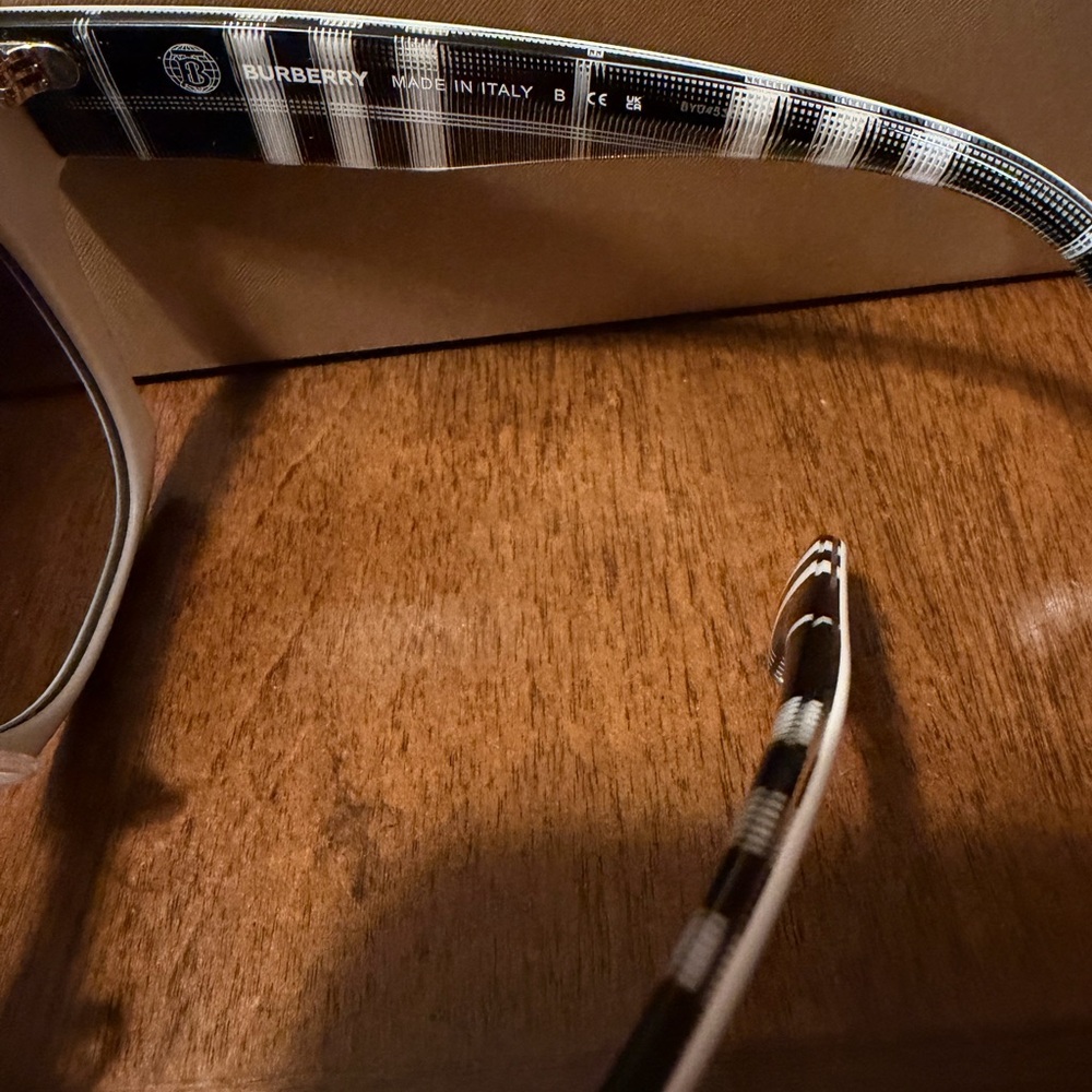 BURBERRY SUNGLASSES - Picture 4 of 9
